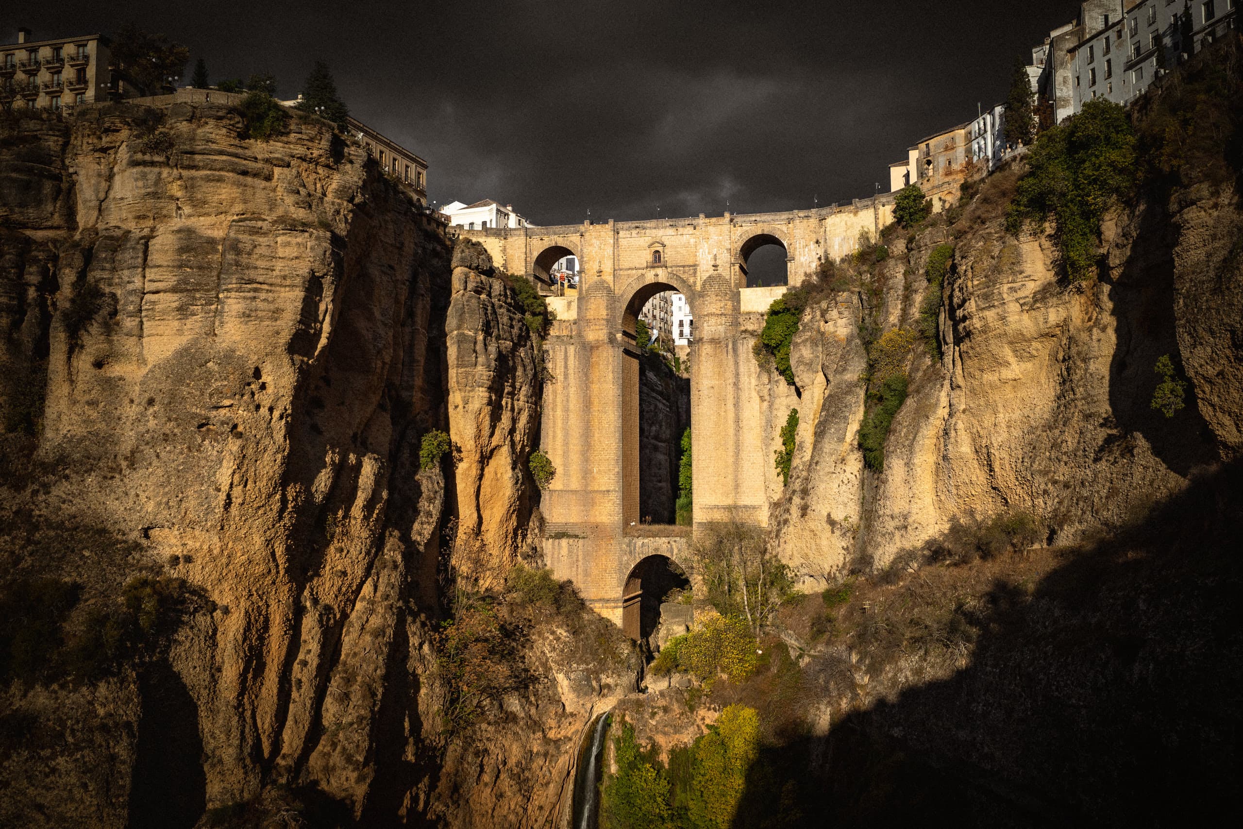 A bridge in a chasm between two sides of a city